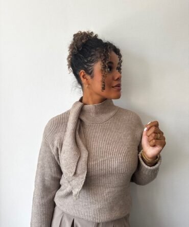 High neck button sweater beige