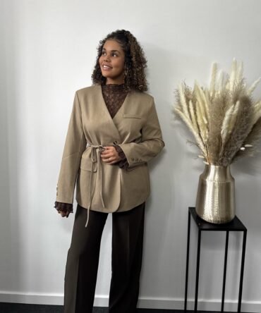 Chic tie blazer beige