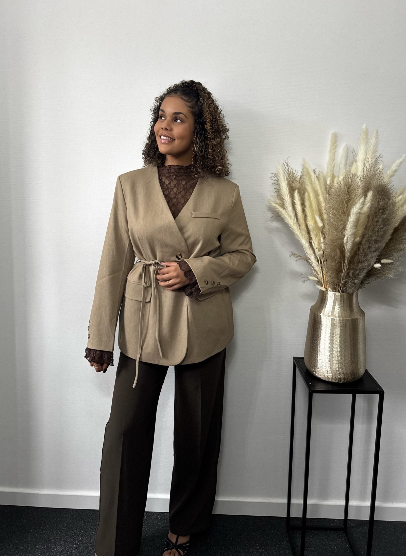 Chic tie blazer beige